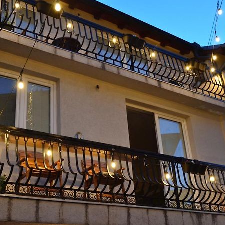 Moonlight Hostel プリシュティナ エクステリア 写真