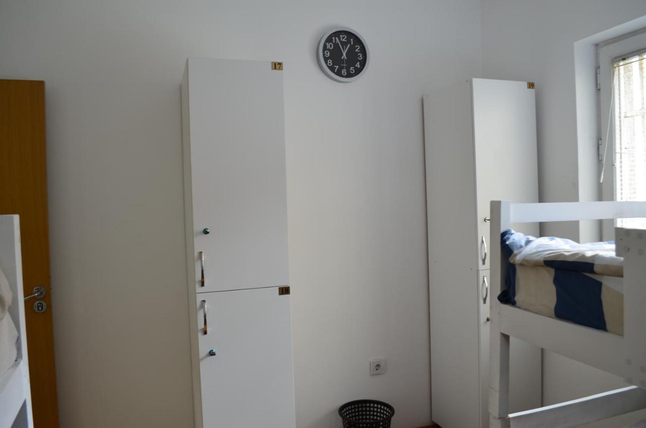 Moonlight Hostel プリシュティナ エクステリア 写真