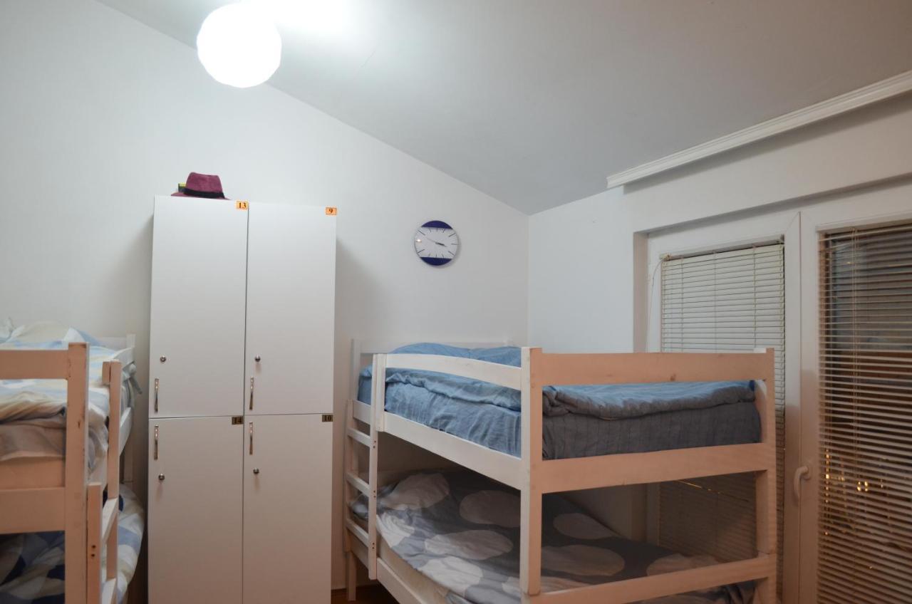 Moonlight Hostel プリシュティナ エクステリア 写真