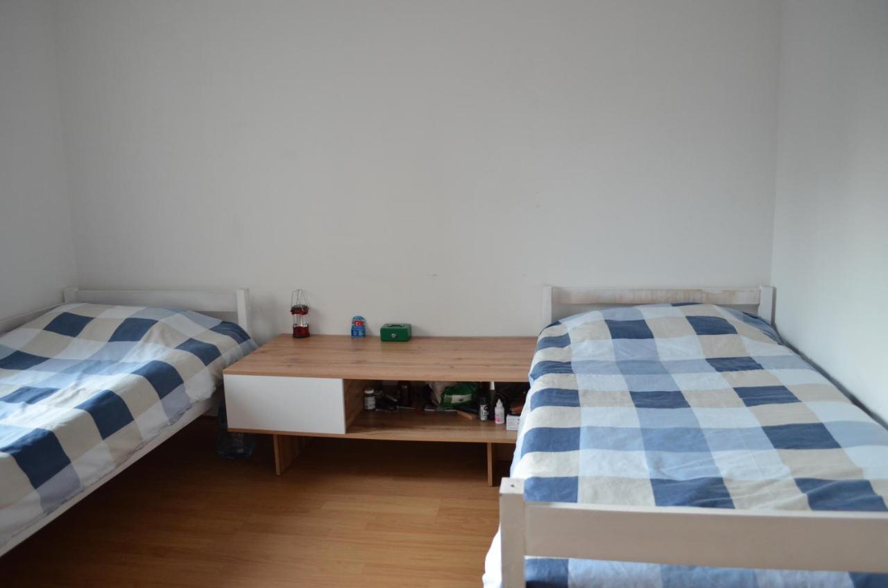 Moonlight Hostel プリシュティナ エクステリア 写真