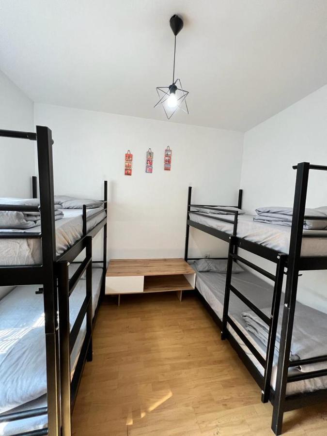 Moonlight Hostel プリシュティナ エクステリア 写真